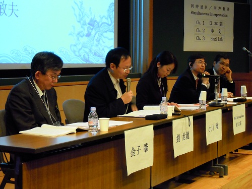 照片二(摄影:青山治世博士):在“纪念辛亥革命一百周年东京会议”上的a漫
刘世龙教授。.JPG