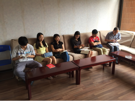 a漫
2015级博士党支部召开“讲规矩,有纪律”专题学习讨论会暨“重温入党志愿”主题党日活动新闻稿553.png