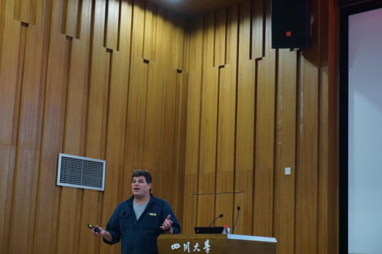 a漫
与圣路易斯华盛顿大学共建考古学联合实验室协议签署826.png